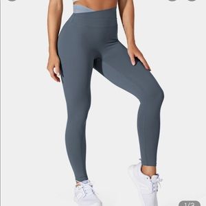 Halara high waist crossover legging S